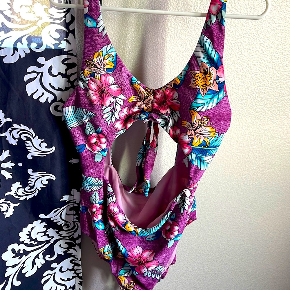 Time and tru swimsuit. Size XL. Tie in the middle can be styled multiple ways.